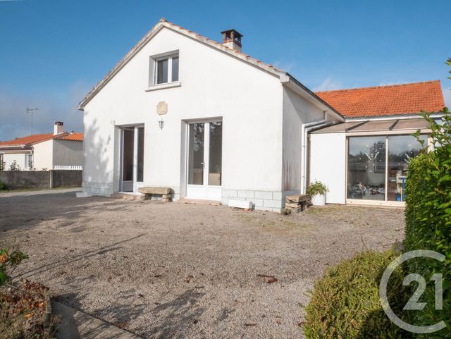 maison à vendre - 5 pièces - 139.0 m2 - ST JULIEN DES LANDES - 85 - PAYS-DE-LOIRE - Century 21 Bleu Marine