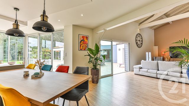 maison à vendre - 8 pièces - 256.35 m2 - LANDEVIEILLE - 85 - PAYS-DE-LOIRE - Century 21 Bleu Marine