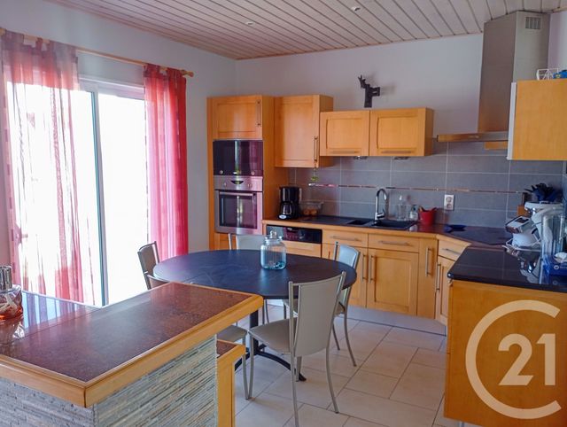 maison à vendre - 7 pièces - 162.73 m2 - LA CHAIZE GIRAUD - 85 - PAYS-DE-LOIRE - Century 21 Bleu Marine